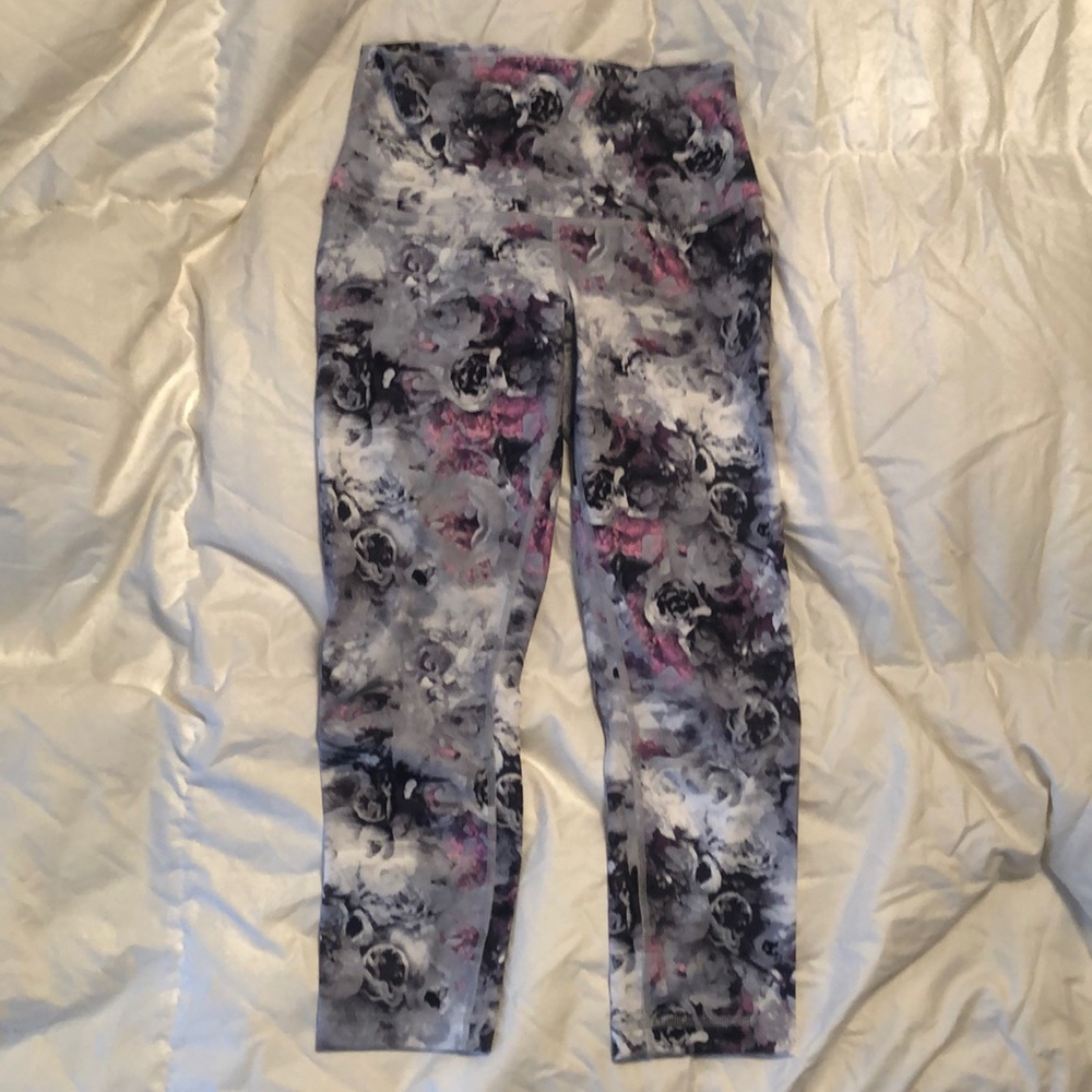 Moody Mirage White Deep Navy Wonder Under Crops